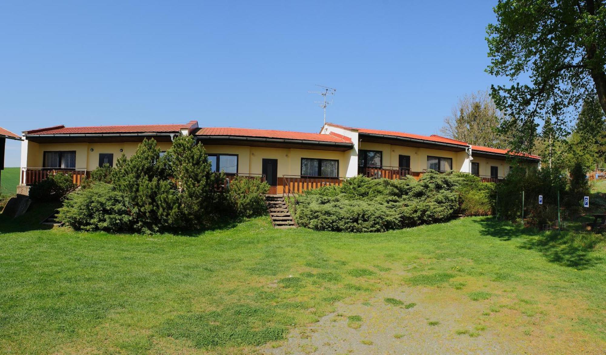 Bungalovy A Ubytovani Ratiborice- Zlic Ceska Skalice Exterior photo