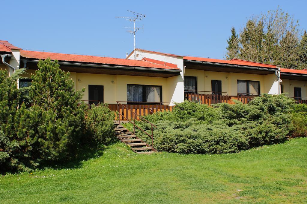 Bungalovy A Ubytovani Ratiborice- Zlic Ceska Skalice Exterior photo